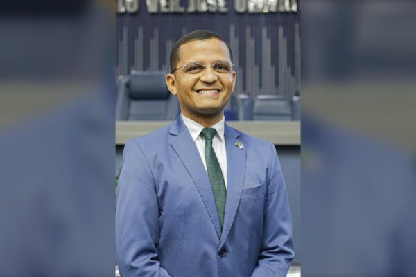 Vereador Ismael Silva no plenário da Câmara Municipal de Teresina. Foto: Câmara Municipal de Teresina/Divulgação