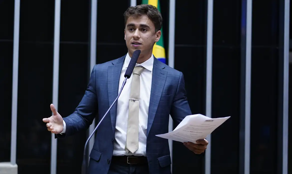 O deputado federal Nikolas Ferreira (PL-MG) discursa na tribuna da Câmara dos Deputados. Foto: Pablo Valadares/Câmara dos Deputados