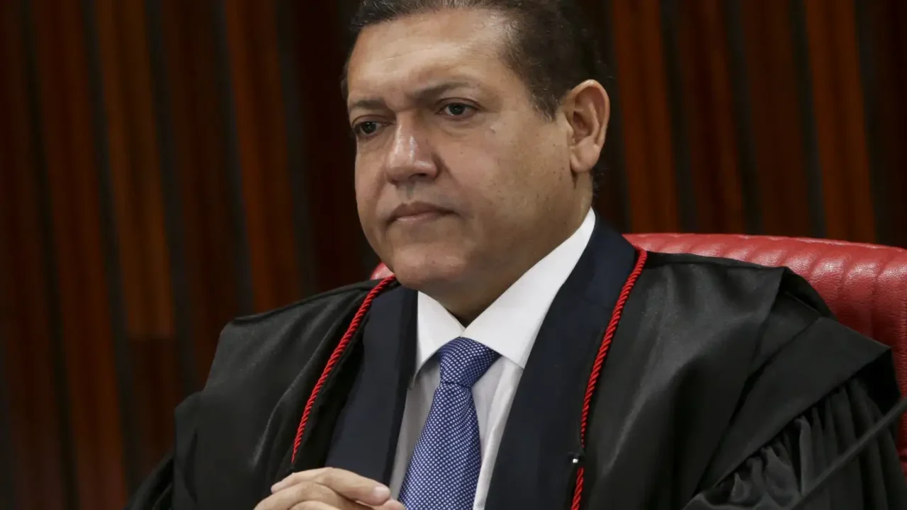 Ministro Kassio Nunes Marques durante sessão do TSE