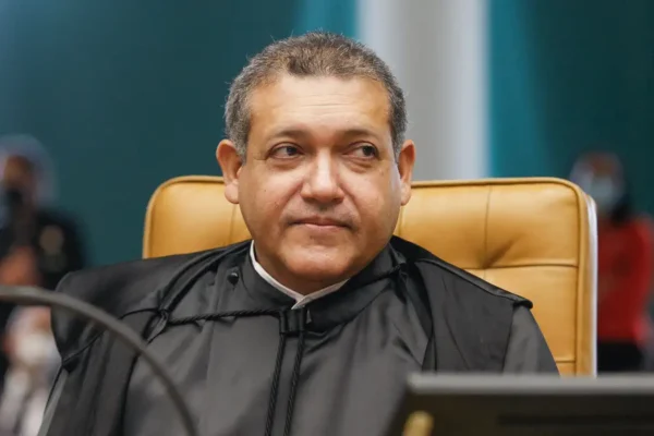 Nunes Marques suspende novos posts e seguidores no Exército do Lula