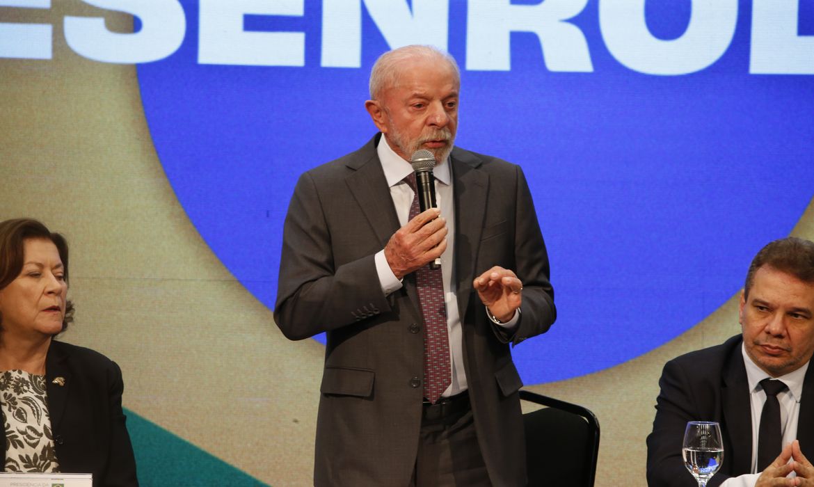 Governo anuncia perdão de dívidas e pacote de estímulo para MEIs