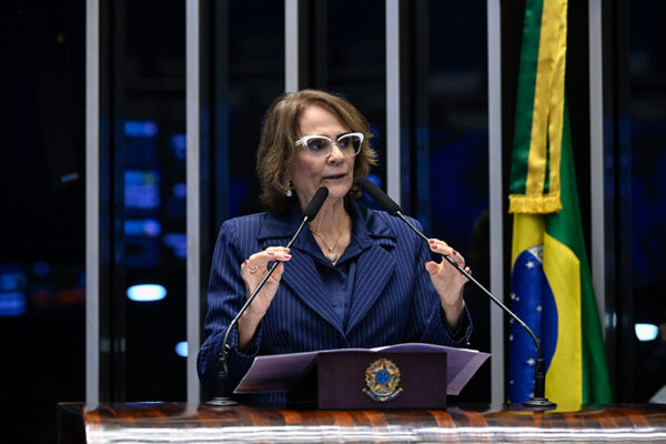 Damares cobra investigação de ministros do STF