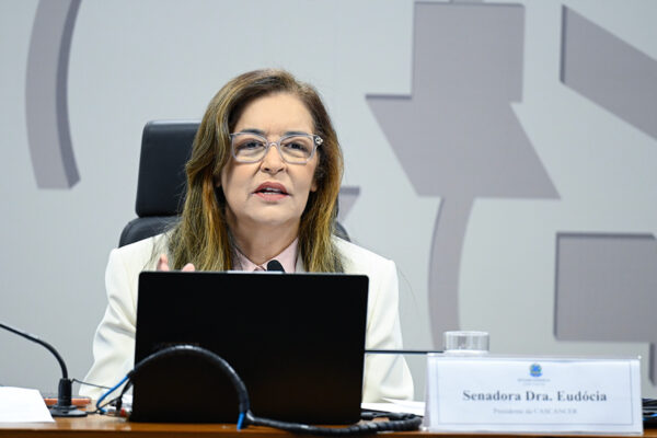Projeto na CAS cria diretrizes para uso da inteligência artificial na saúde
