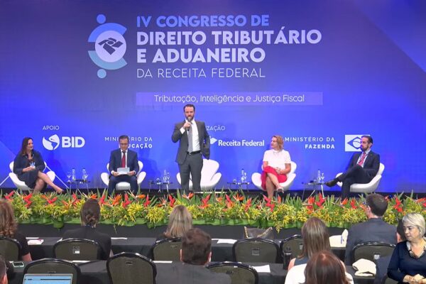 Durigan defende Receita como plataforma de inteligência do Estado