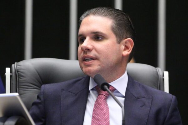 Partidos de centro da Câmara dos Deputados decidem manter bloco na próxima legislatura