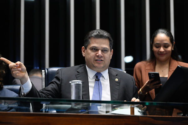 Davi destaca compromisso e espírito público na votação do fim da escala 6x1