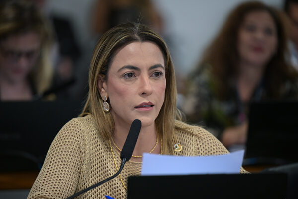 Projeto amplia proteção a pesquisadoras durante a licença-maternidade