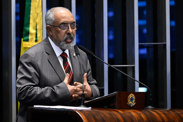 Paim celebra aprovação do fim da 6x1 e defende PEC da Segurança Pública