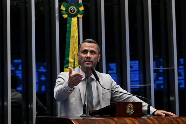 Cleitinho defende incentivos a empresas com redução da jornada