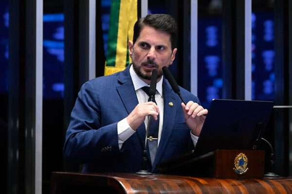 Marcos do Val critica decisões do STF e relata restrições a seu mandato