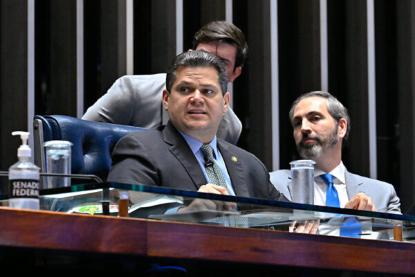 Senado promulga nesta sexta emendas sobre 6x1 e agentes de saúde