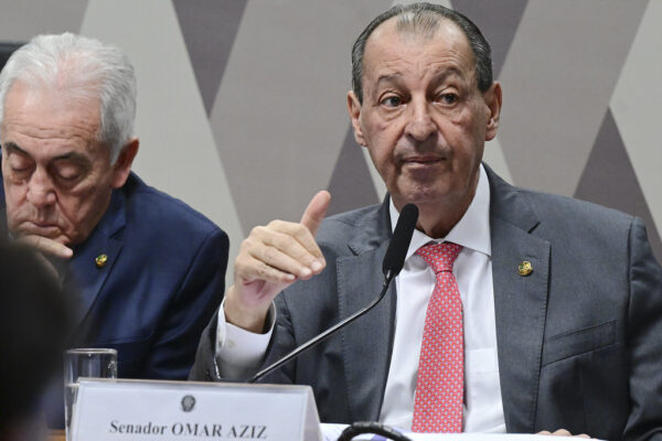 Senador Omar Aziz discursa na Comissão de Constituição e Justiça do Senado