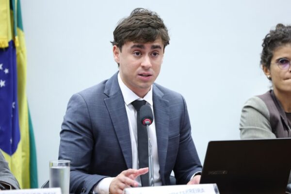 Conheça os dez deputados com maior votação proporcional em seus estados; PL lidera a lista