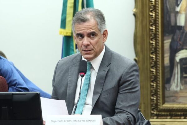 Projeto regulamenta registro digital de direitos sobre imóveis