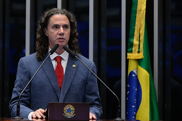 Veneziano cobra argumentos de senadores contrários ao fim da escala 6x1