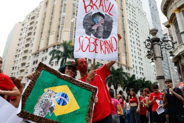 Estudantes fazem ato no Rio de Janeiro em defesa de voto em Lula