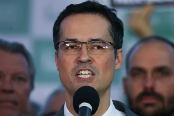 TSE julga validade da candidatura de Deltan ao Senado