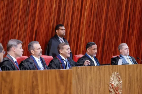TSE anula votos de Garotinho, e Ruas deve vencer governo no RJ
