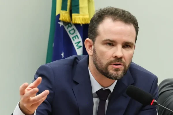 Durigan prevê envio de MP do Imposto Seletivo após eleições