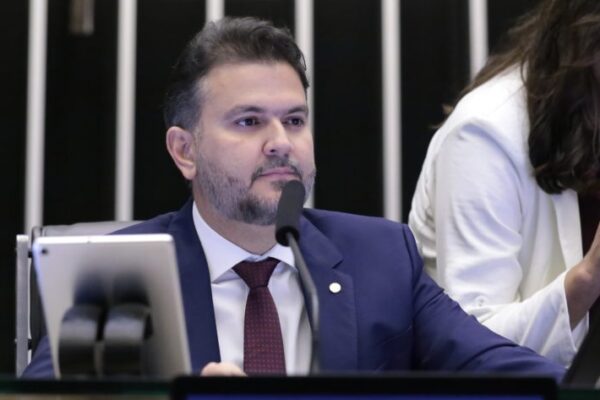 Projeto inclui a motivação política como causa de aumento de pena