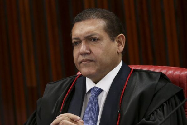 Decisão de Nunes Marques recoloca Deltan na disputa pelo Senado no PR