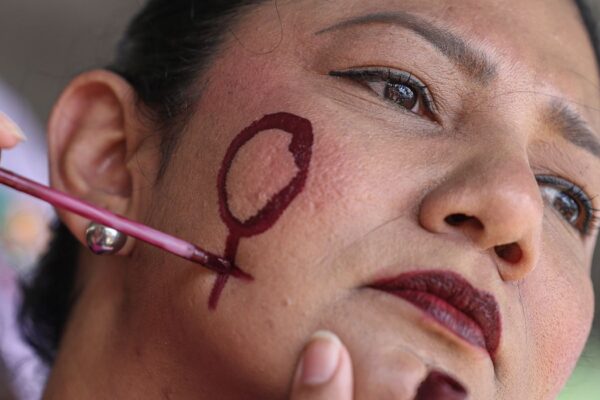 Aumentam agressões políticas em mês de luta contra violência à mulher
