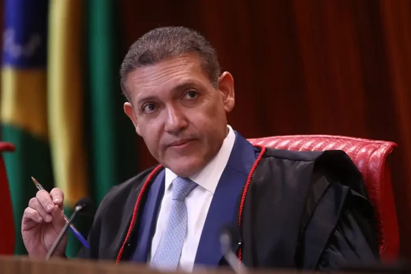 Kassio atende Flávio e suspende propaganda do PT que cita caso Master