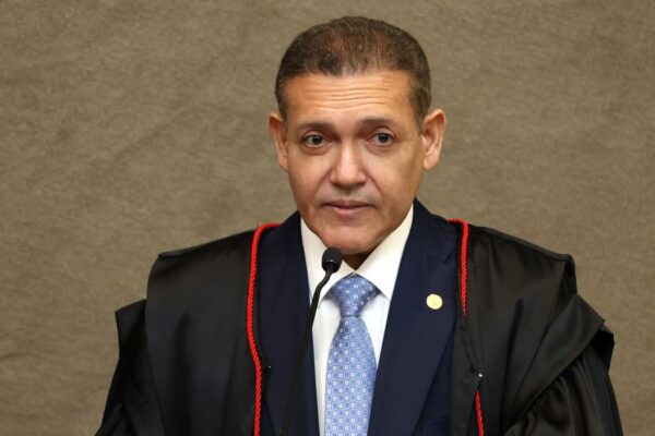 Kassio atende Flávio e suspende circulação de jornal de sindicato