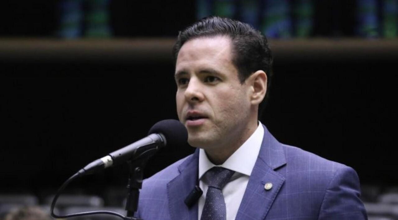 Deputado Rodrigo Valadares discursa no Plenário da Câmara. Foto: Kayo Magalhães/Câmara dos Deputados