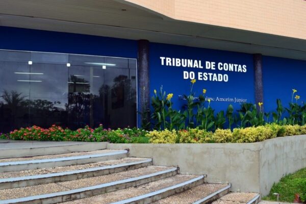 Fachada da sede do TCE-PI, em Teresina