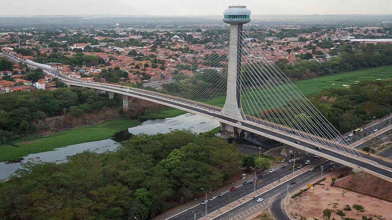 Vista de Teresina com a Ponte Estaiada