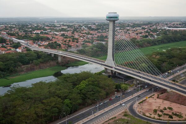 Vista de Teresina com a Ponte Estaiada