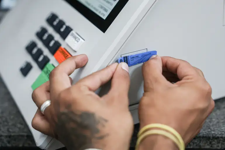 Urnas eletrônicas preparadas para as Eleições 2026. Foto: Joédson Alves/Agência Brasil